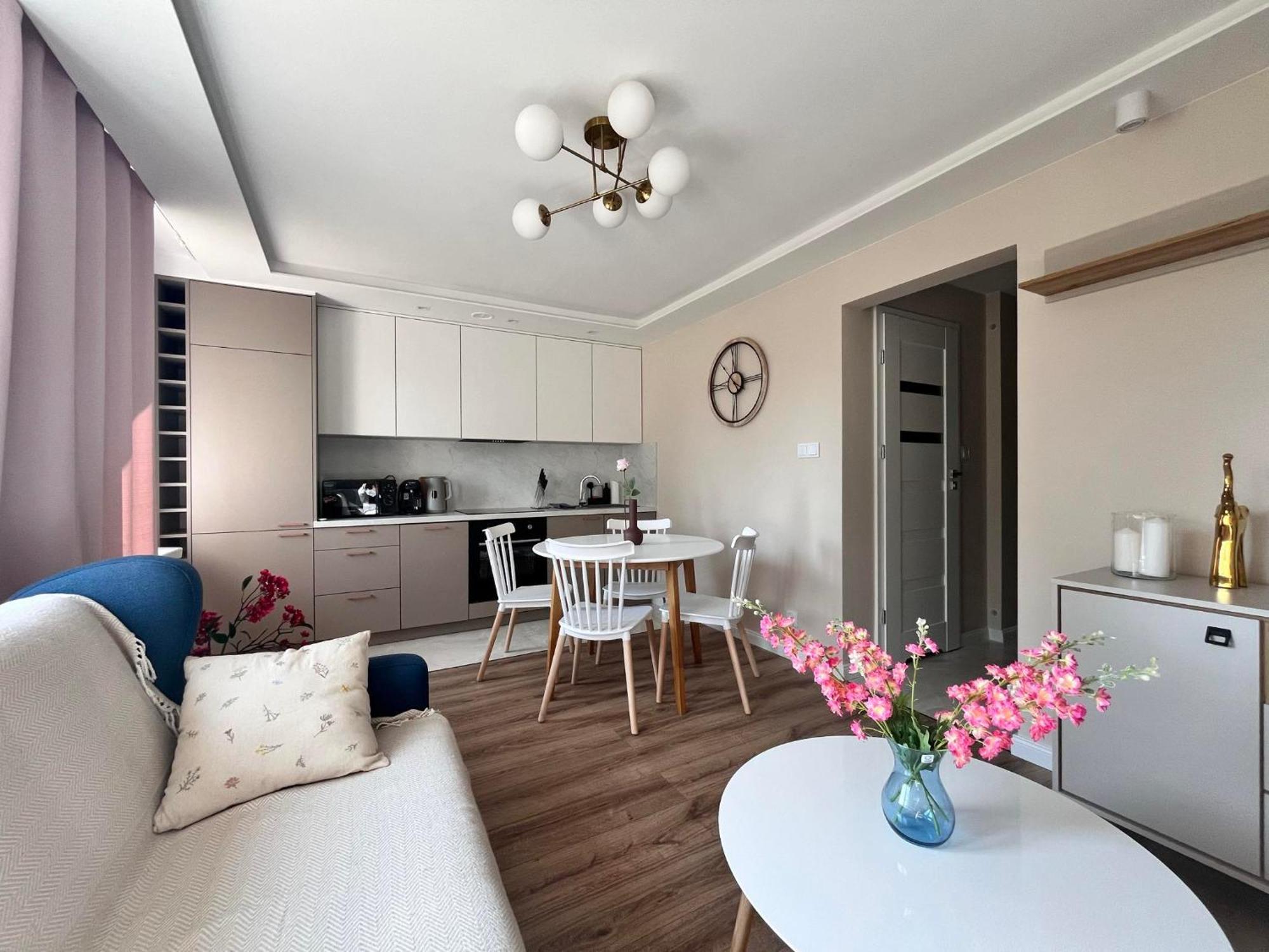 Prestige Apartment Bohaterow Warszawy 키엘체 외부 사진